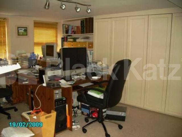 			LET!, 4 Bedroom, 1 bath, 1 reception House			 Palace Gates Road, ALEXANDRA PALACE